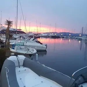  Bateau-hôtel Jolis Voiliers De 6m Pour Expérience Insolite Sur Port Et Port Santa Lucia St Raphael